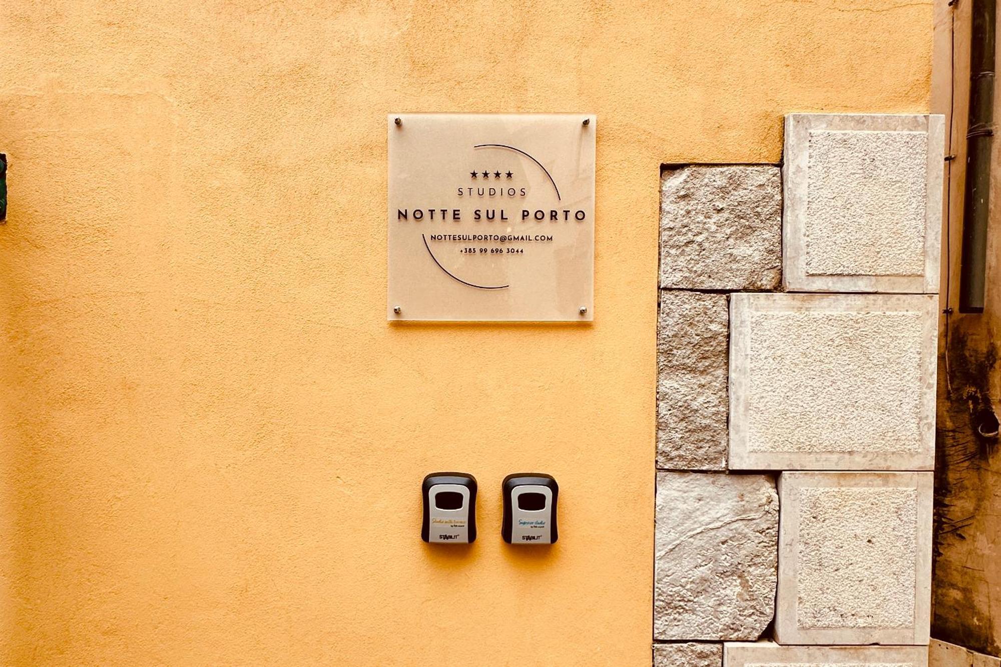 Studios Notte Sul Porto Rovinj Exterior foto